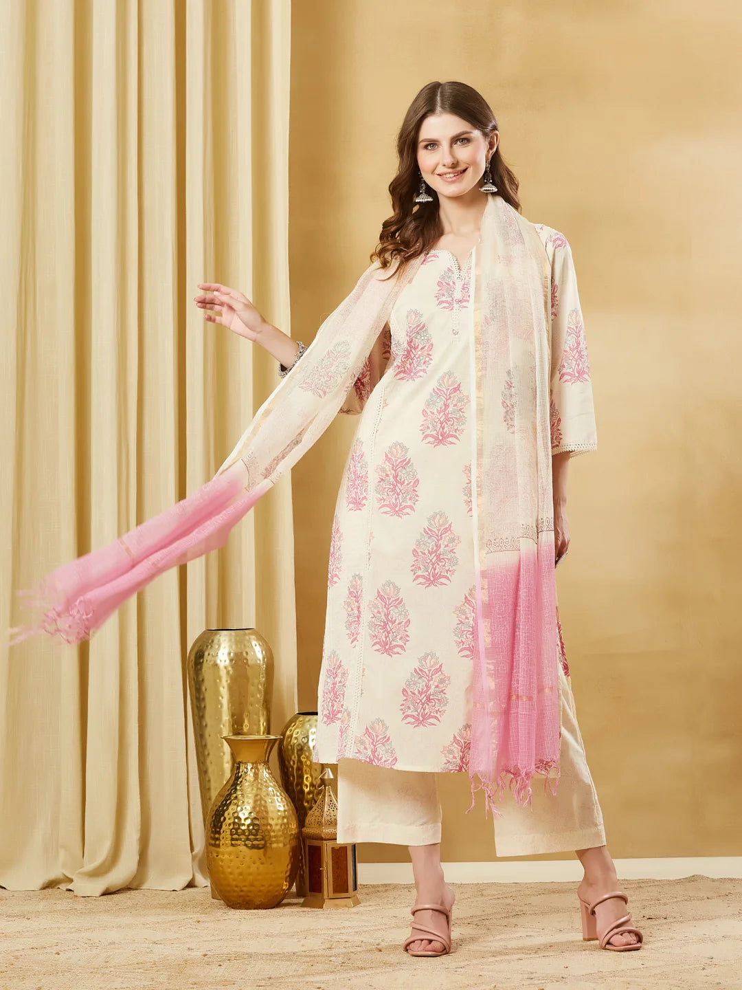 Aavinyaa Off White Pink Floral Printed Kurta Set with Dupatta