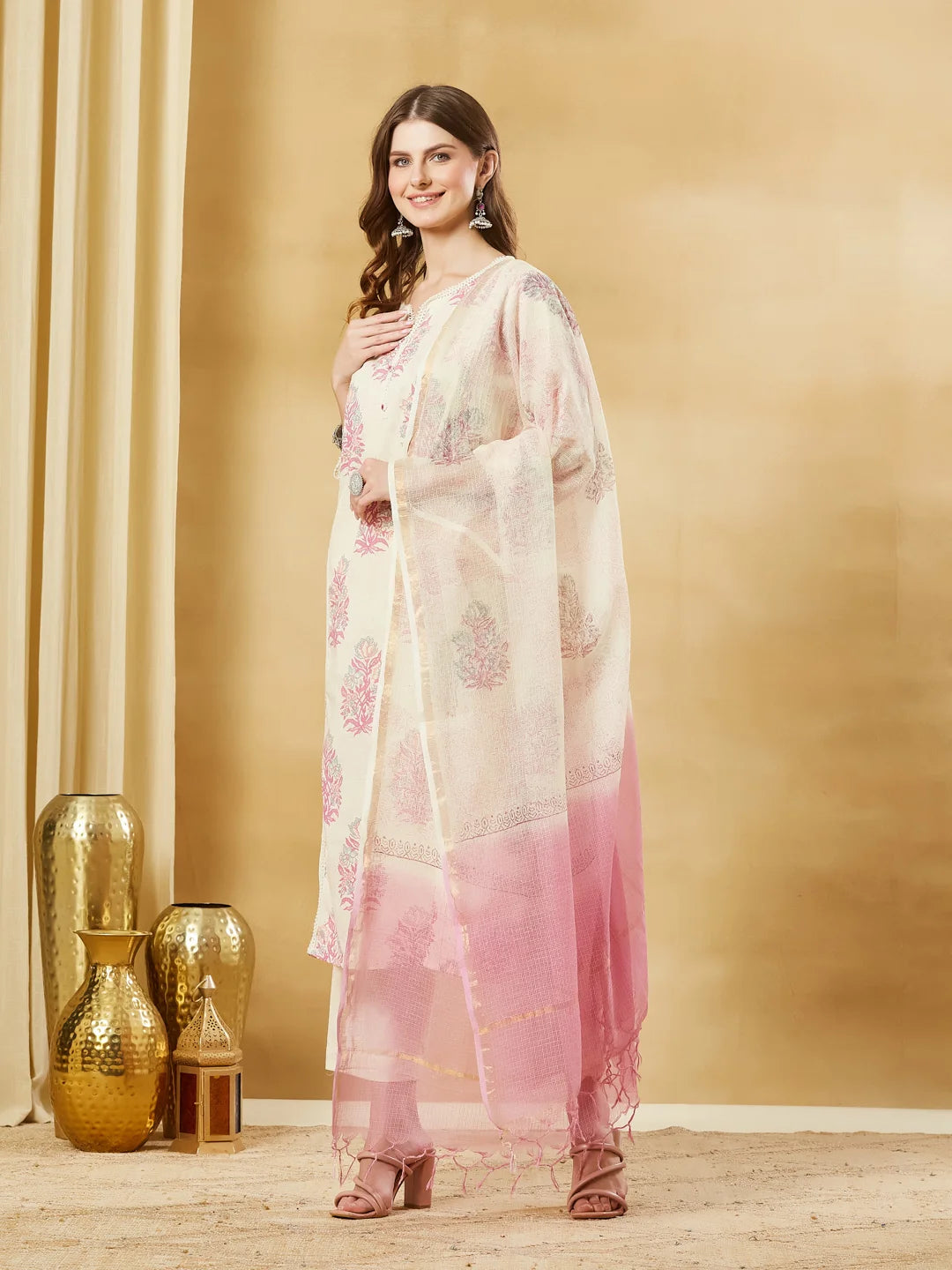 Aavinyaa Off White Pink Floral Printed Kurta Set with Dupatta